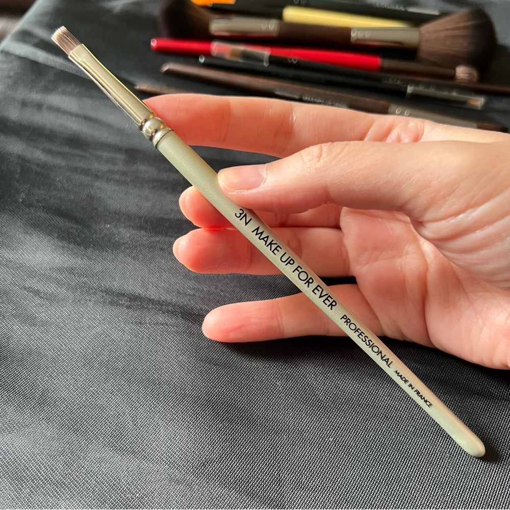 Make Up For Ever 3N lip brush